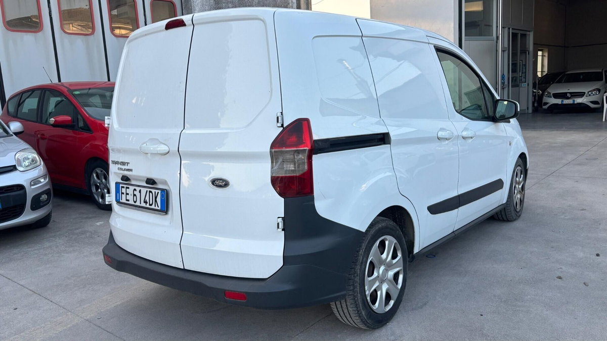 Ford Tourneo Courier 1.5 TDCI 95 CV Titanium (3)