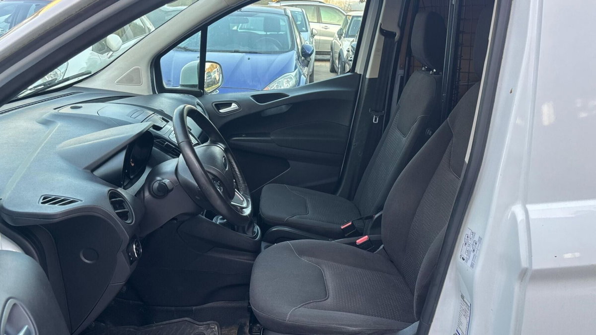 Ford Tourneo Courier 1.5 TDCI 95 CV Titanium (8)