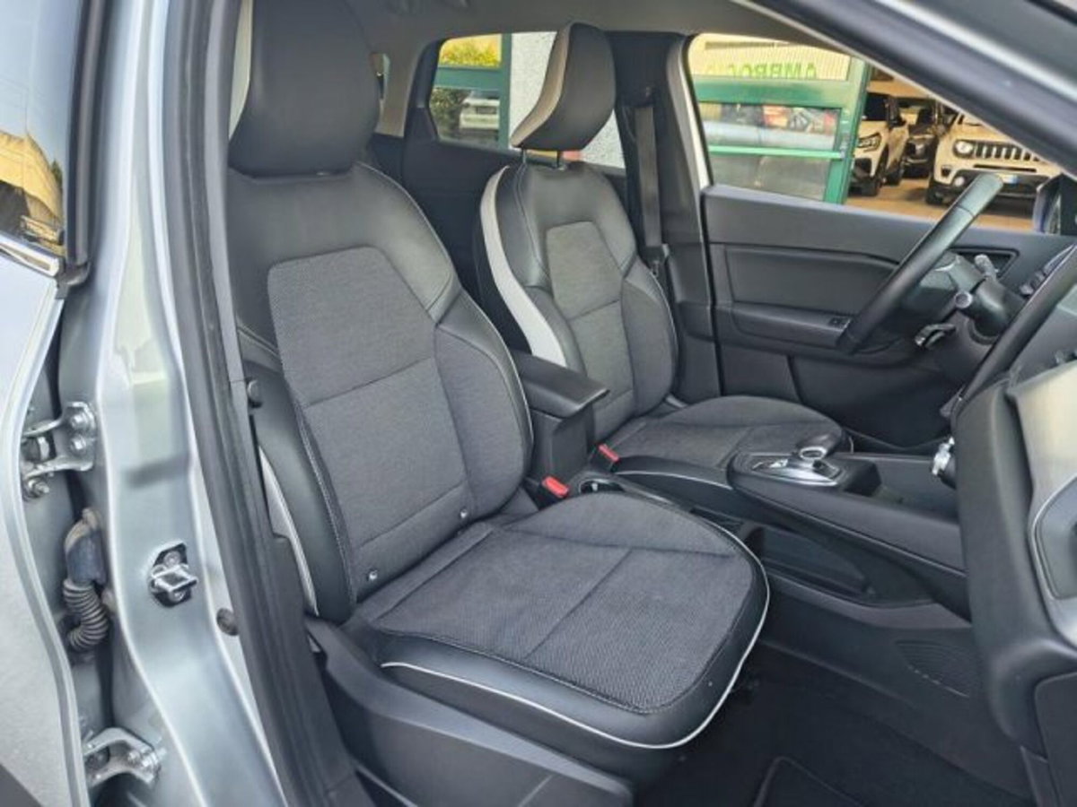 Renault Captur Plug-in Hybrid E-Tech 160 CV Intens (10)