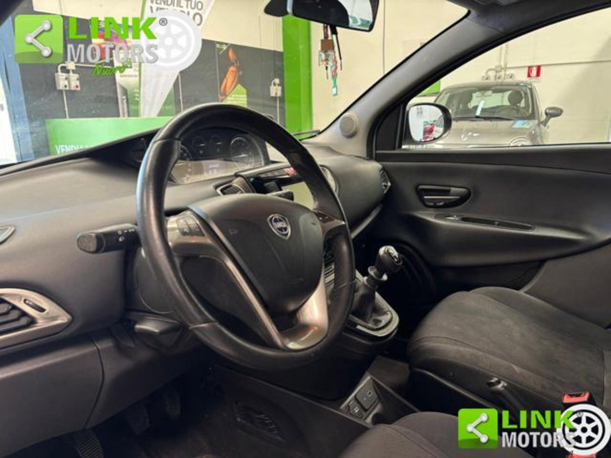 Lancia Ypsilon 1.2 69 CV 5 porte Platinum (10)