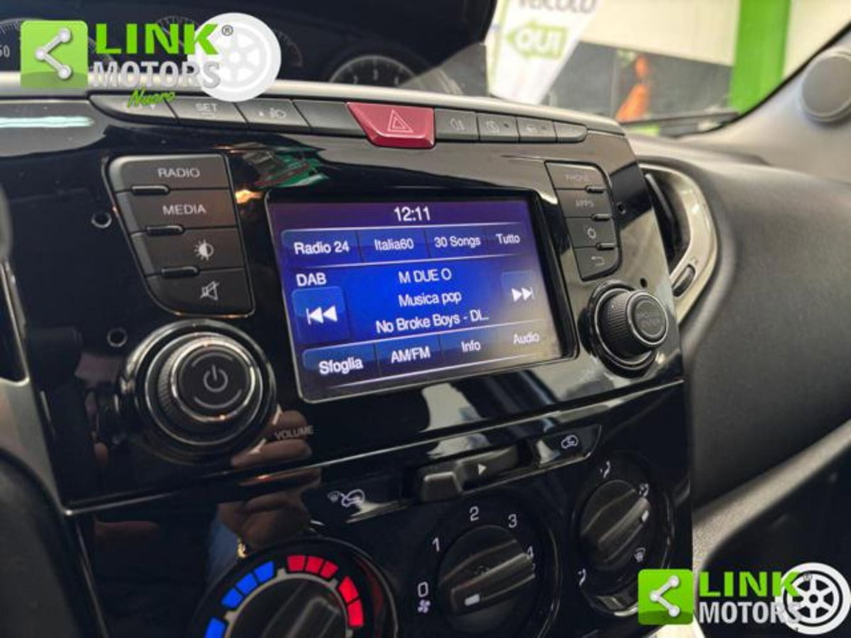 Lancia Ypsilon 1.2 69 CV 5 porte Platinum (15)