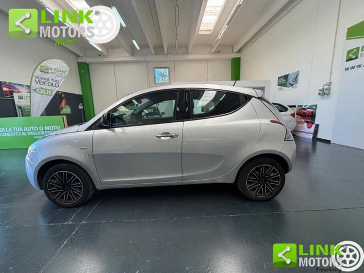 Lancia Ypsilon 1.2 69 CV 5 porte Platinum (2)
