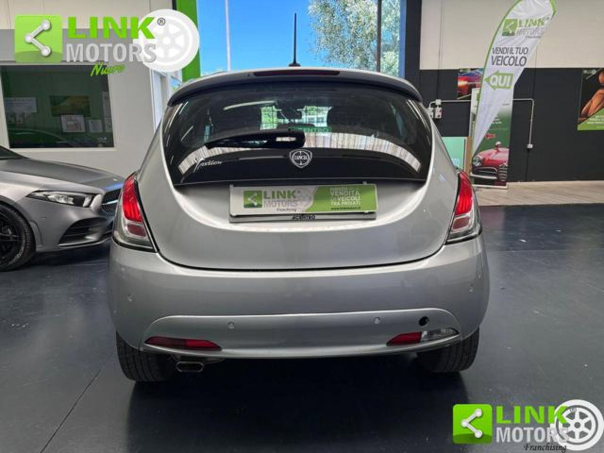 Lancia Ypsilon 1.2 69 CV 5 porte Platinum (4)
