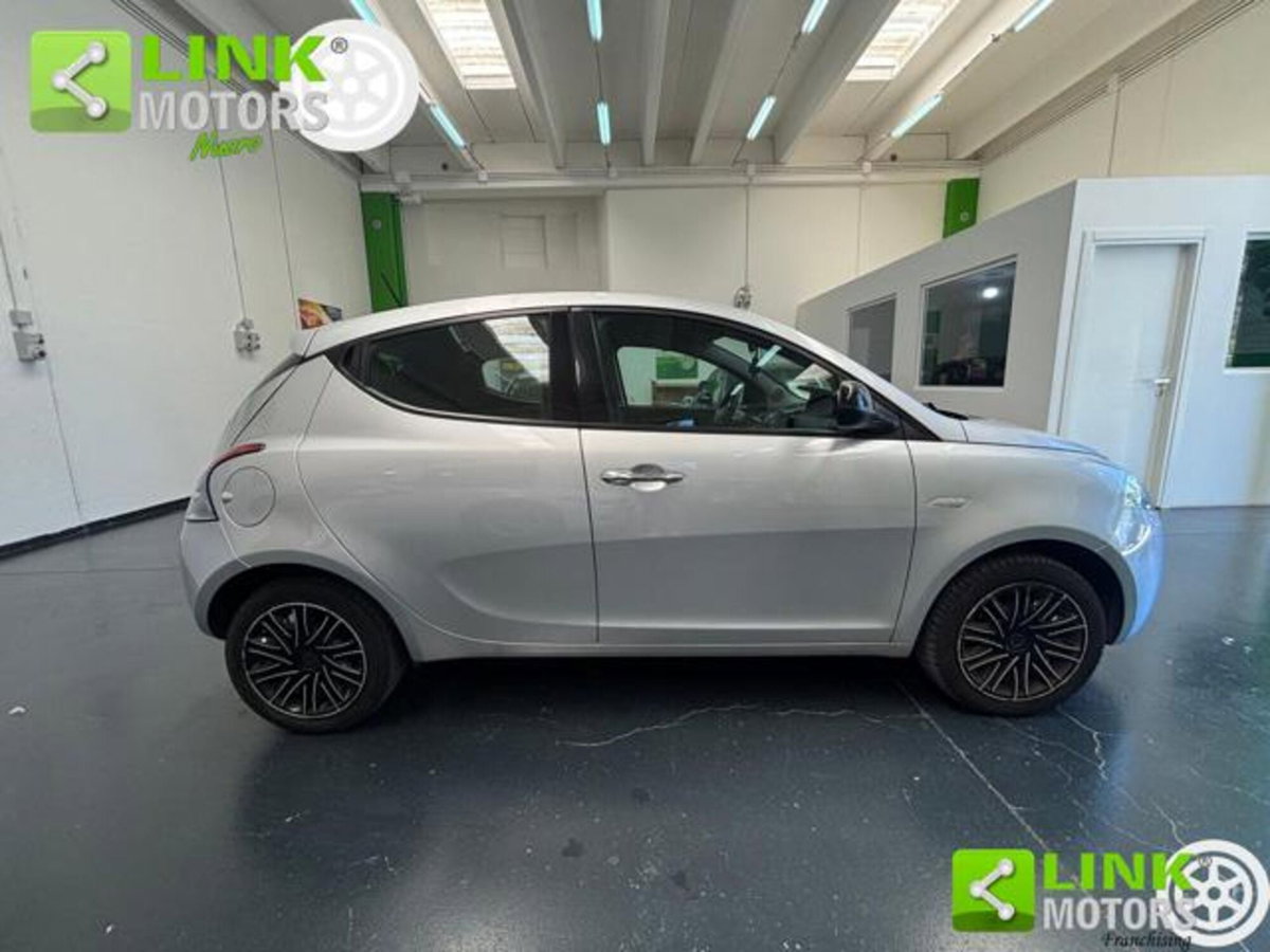 Lancia Ypsilon 1.2 69 CV 5 porte Platinum (6)