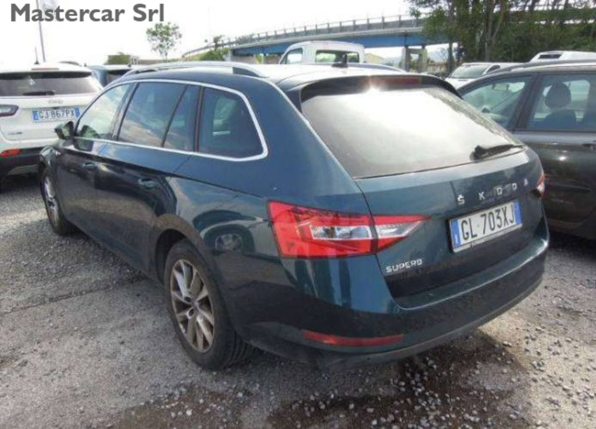 Skoda Superb Station Wagon 2.0 TDI EVO 200 CV SCR DSG Wagon 4x4 Executive (4)