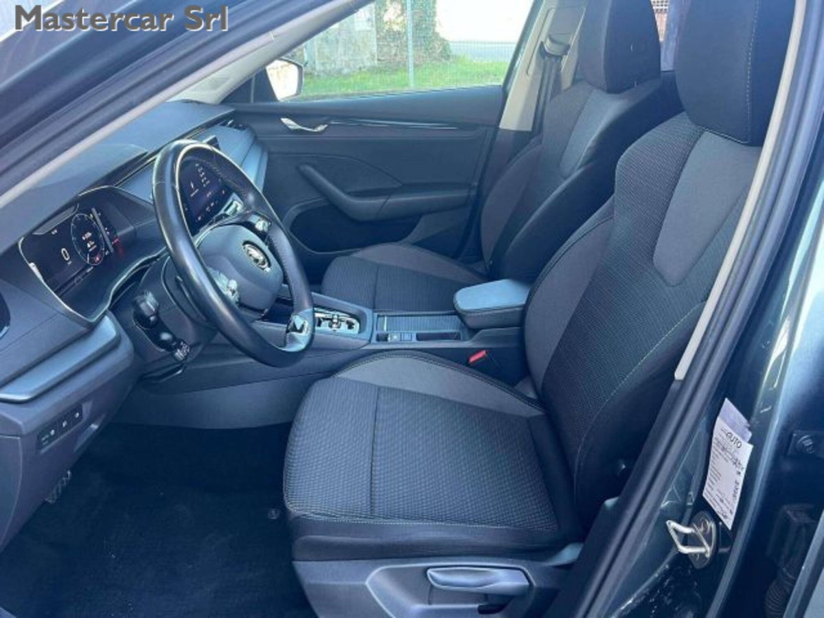 Skoda Octavia Station Wagon 2.0 TDI EVO SCR DSG Wagon Executive (11)