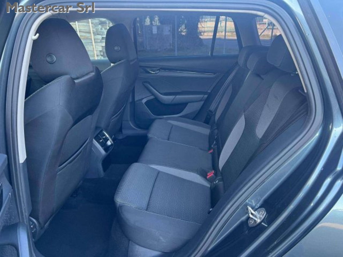 Skoda Octavia Station Wagon 2.0 TDI EVO SCR DSG Wagon Executive (13)