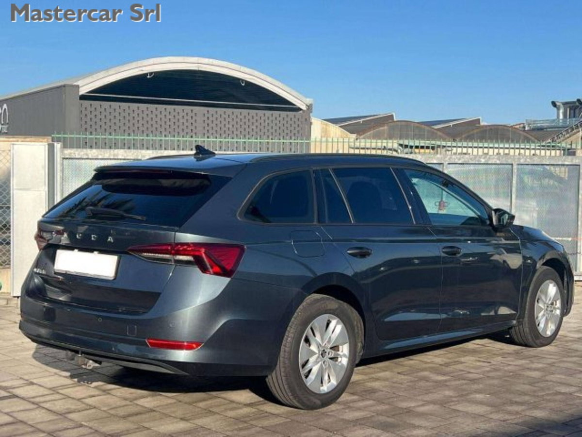 Skoda Octavia Station Wagon 2.0 TDI EVO SCR DSG Wagon Executive (7)