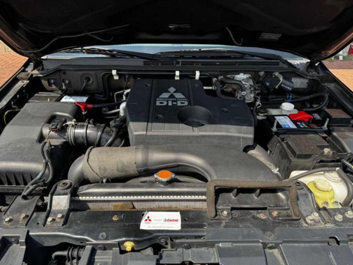 Mitsubishi Pajero 3.2 DI-D 16V aut. 3p. Instyle DPF (15)