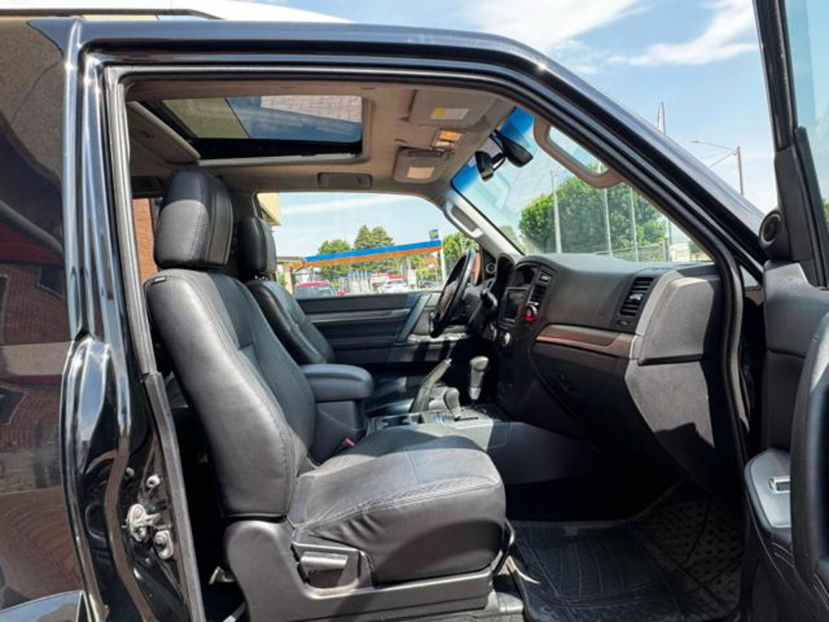 Mitsubishi Pajero 3.2 DI-D 16V aut. 3p. Instyle DPF (2)
