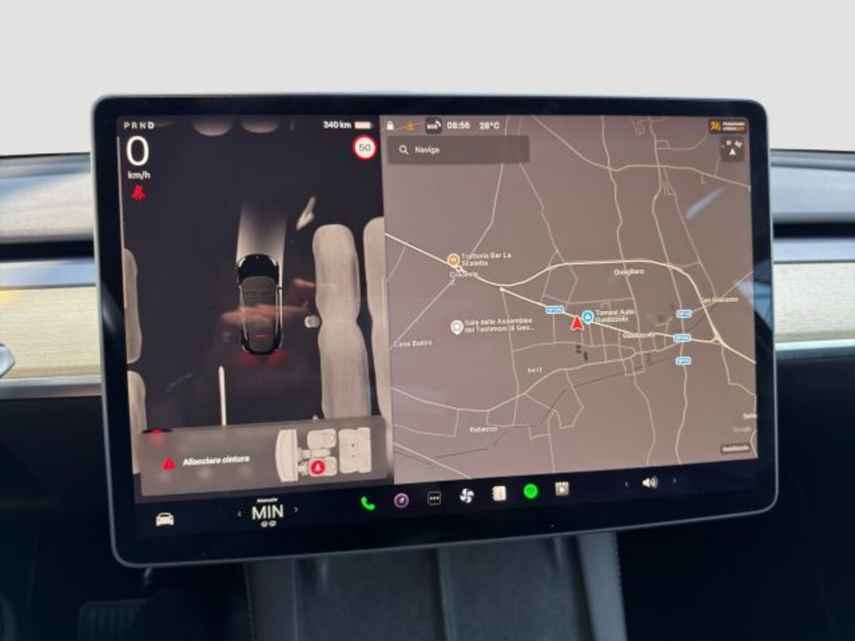 Tesla Model Y Long Range awd (17)