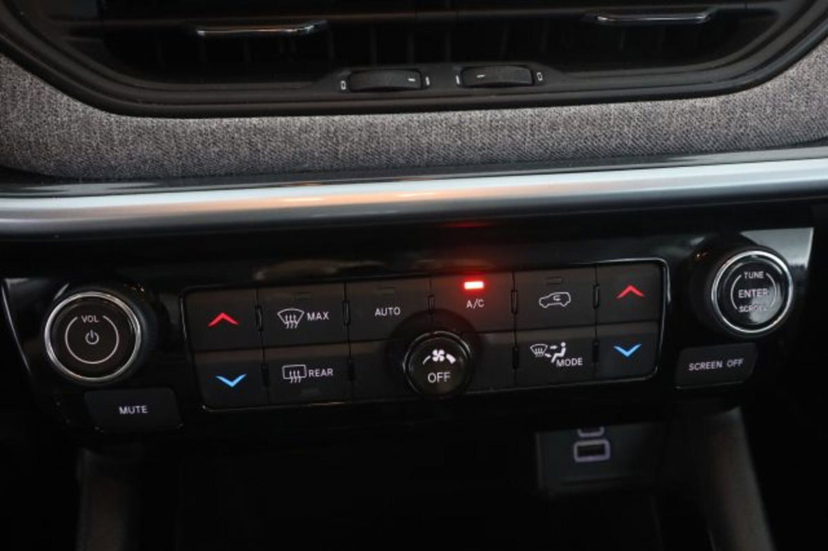 Jeep Compass 1.6 Multijet II 2WD Business (12)