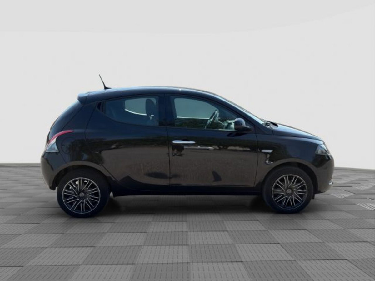 Lancia Ypsilon 1.0 FireFly 5 porte S&S Hybrid Gold Plus (6)