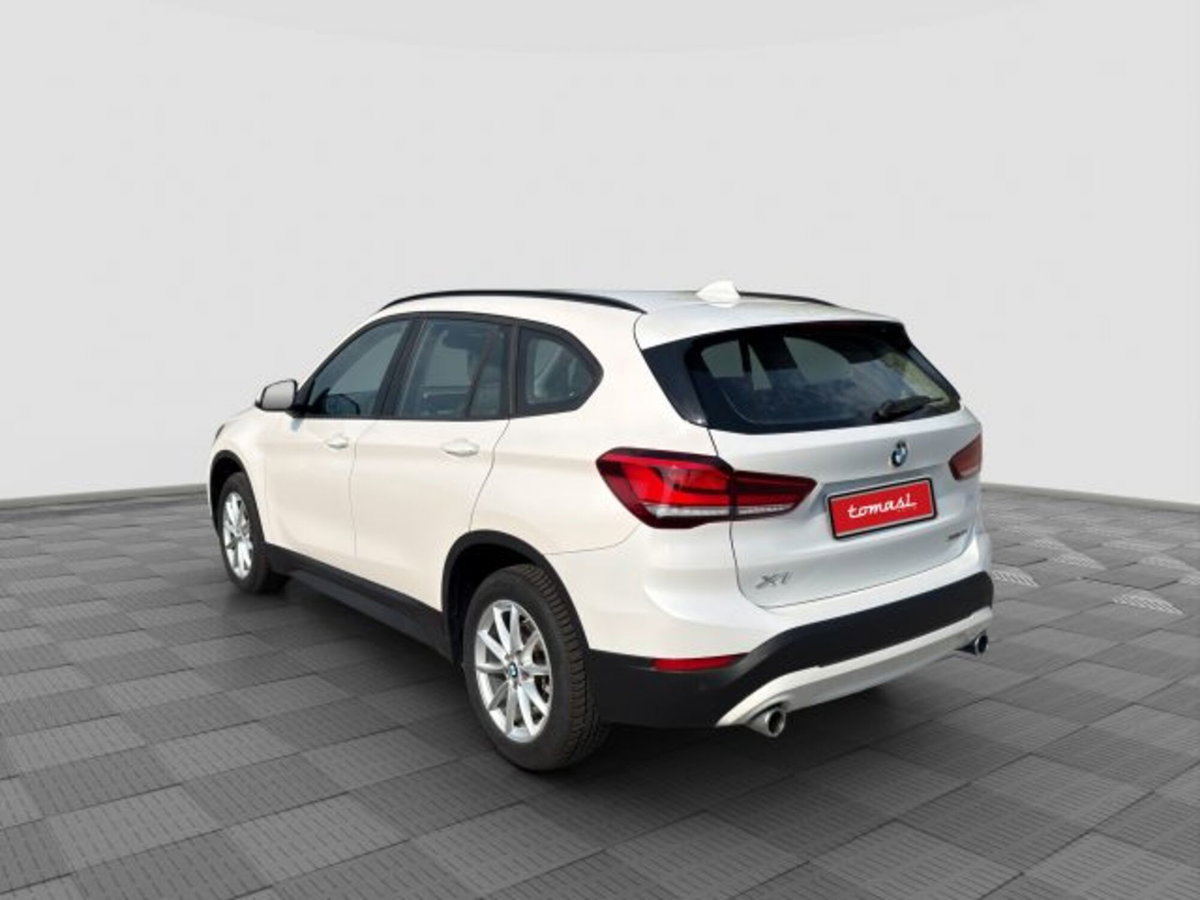 BMW X1 sDrive18d Advantage (3)