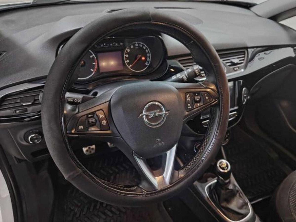 Opel Corsa 1.2 5 porte Black Edition (4)