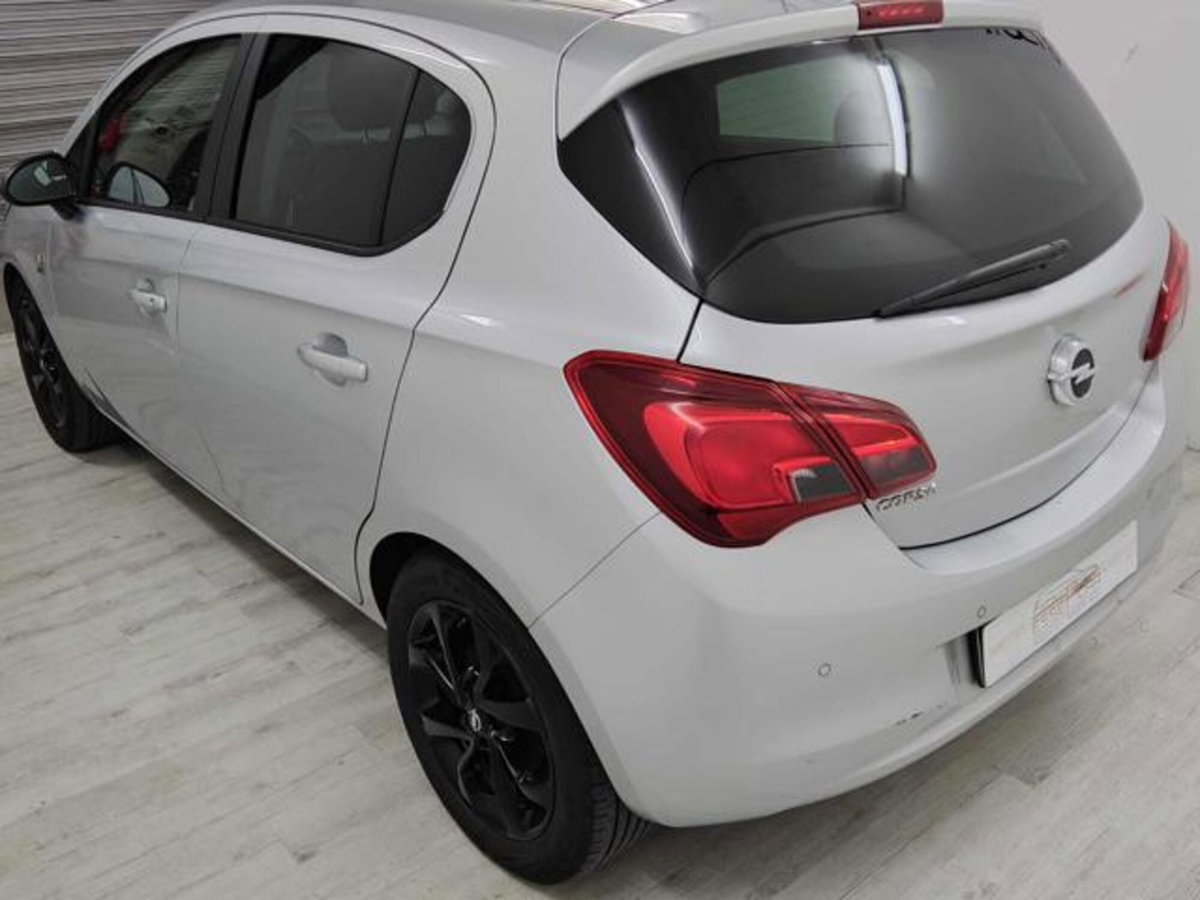 Opel Corsa 1.4 5 porte Advance (4)