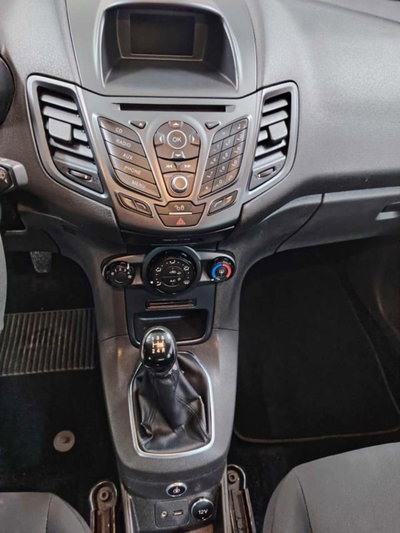 Ford Fiesta 1.4 5p. Bz.- GPL Titanium (7)
