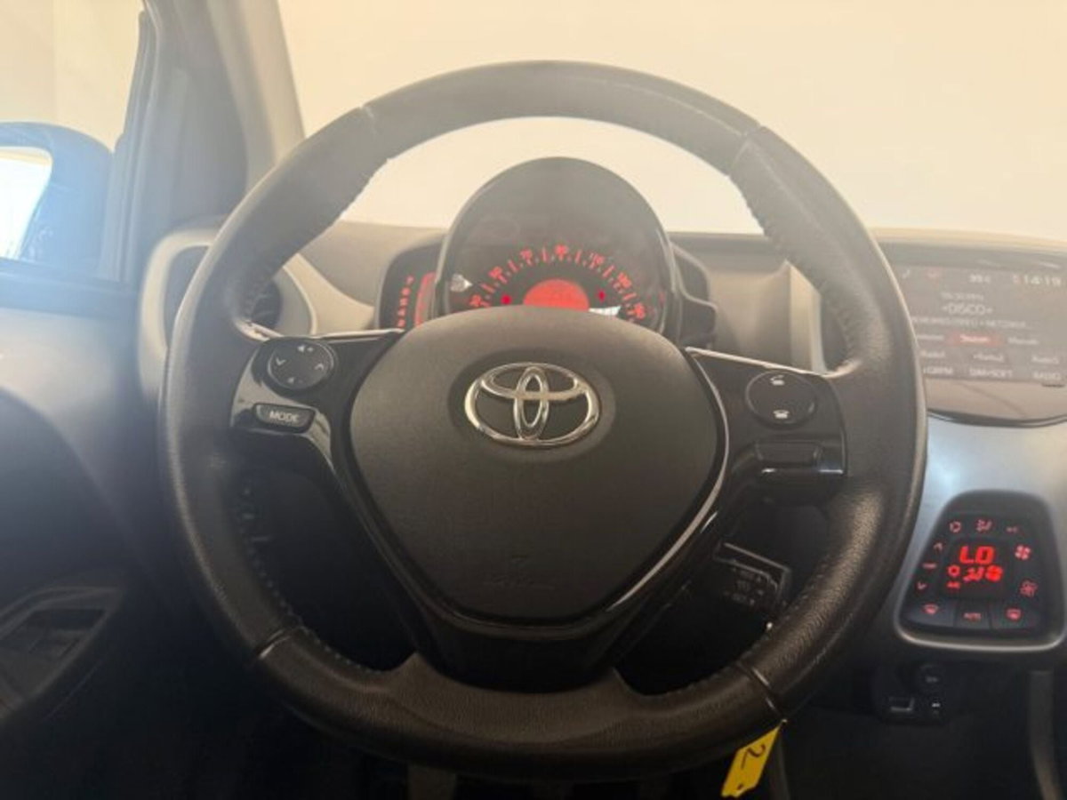 Toyota Aygo 1.0 VVT-i 69 CV 5 porte x-wave (11)