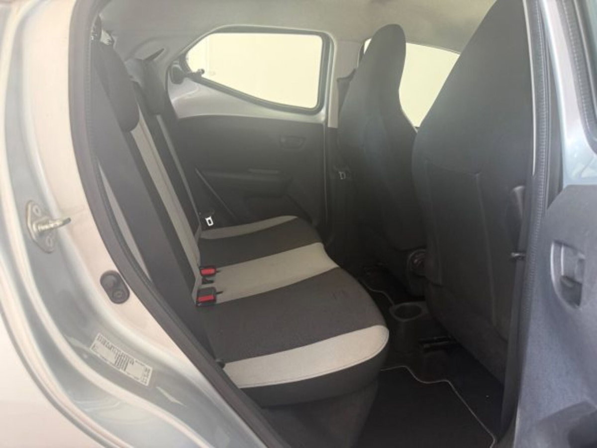 Toyota Aygo 1.0 VVT-i 69 CV 5 porte x-wave (14)