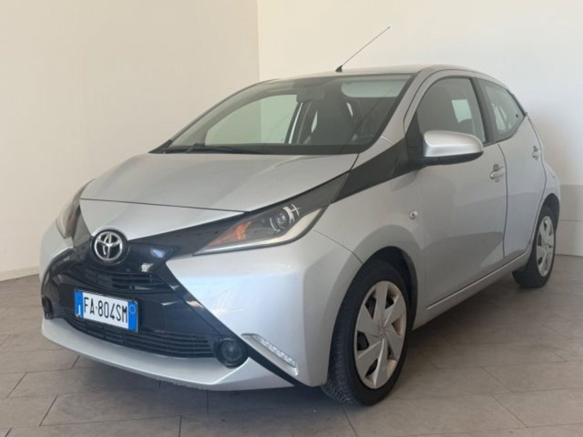Toyota Aygo 1.0 VVT-i 69 CV 5 porte x-wave (2)