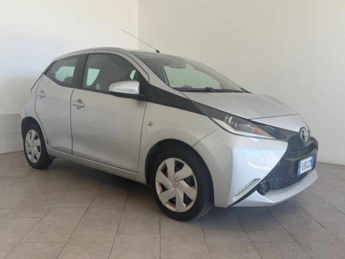 Toyota Aygo 1.0 VVT-i 69 CV 5 porte x-wave (3)