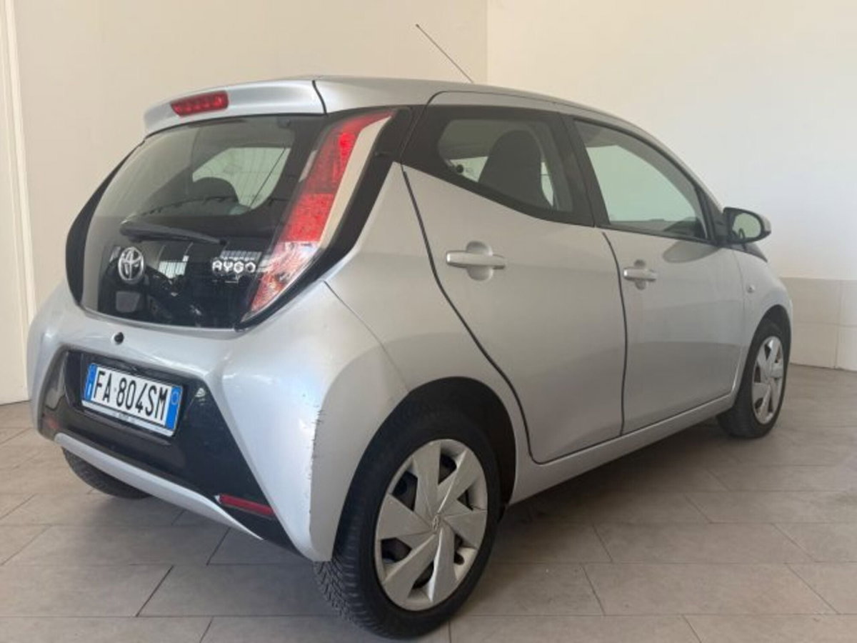 Toyota Aygo 1.0 VVT-i 69 CV 5 porte x-wave (5)