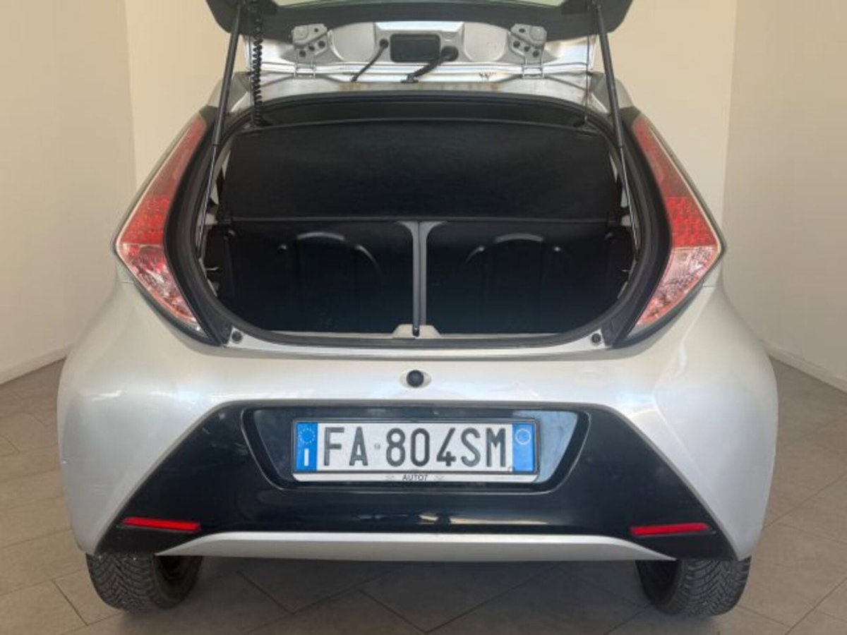 Toyota Aygo 1.0 VVT-i 69 CV 5 porte x-wave (7)