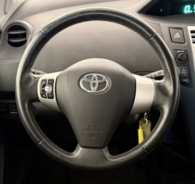 Toyota Yaris 1.3 5 porte M-MT Sol (10)