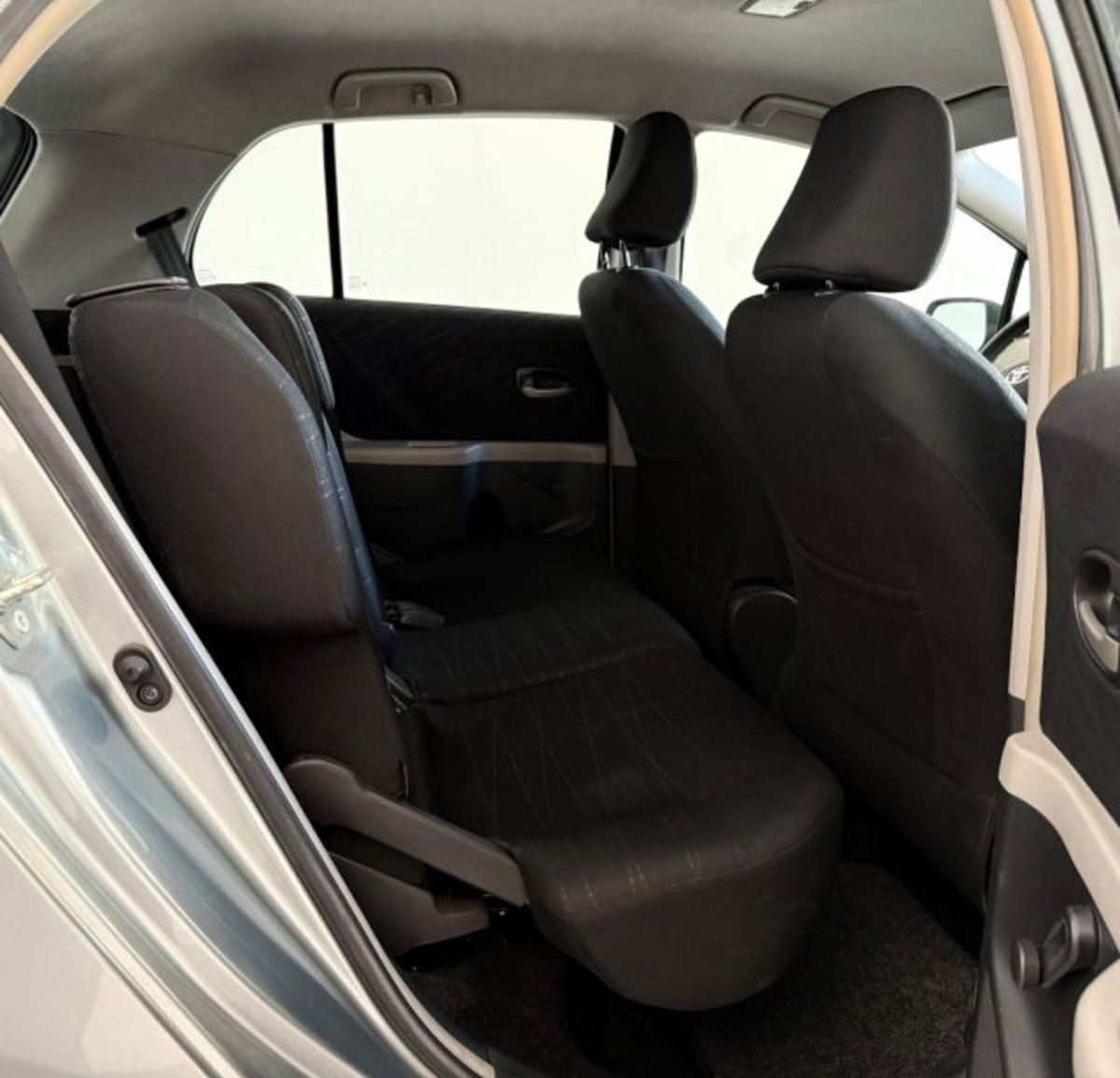 Toyota Yaris 1.3 5 porte M-MT Sol (13)