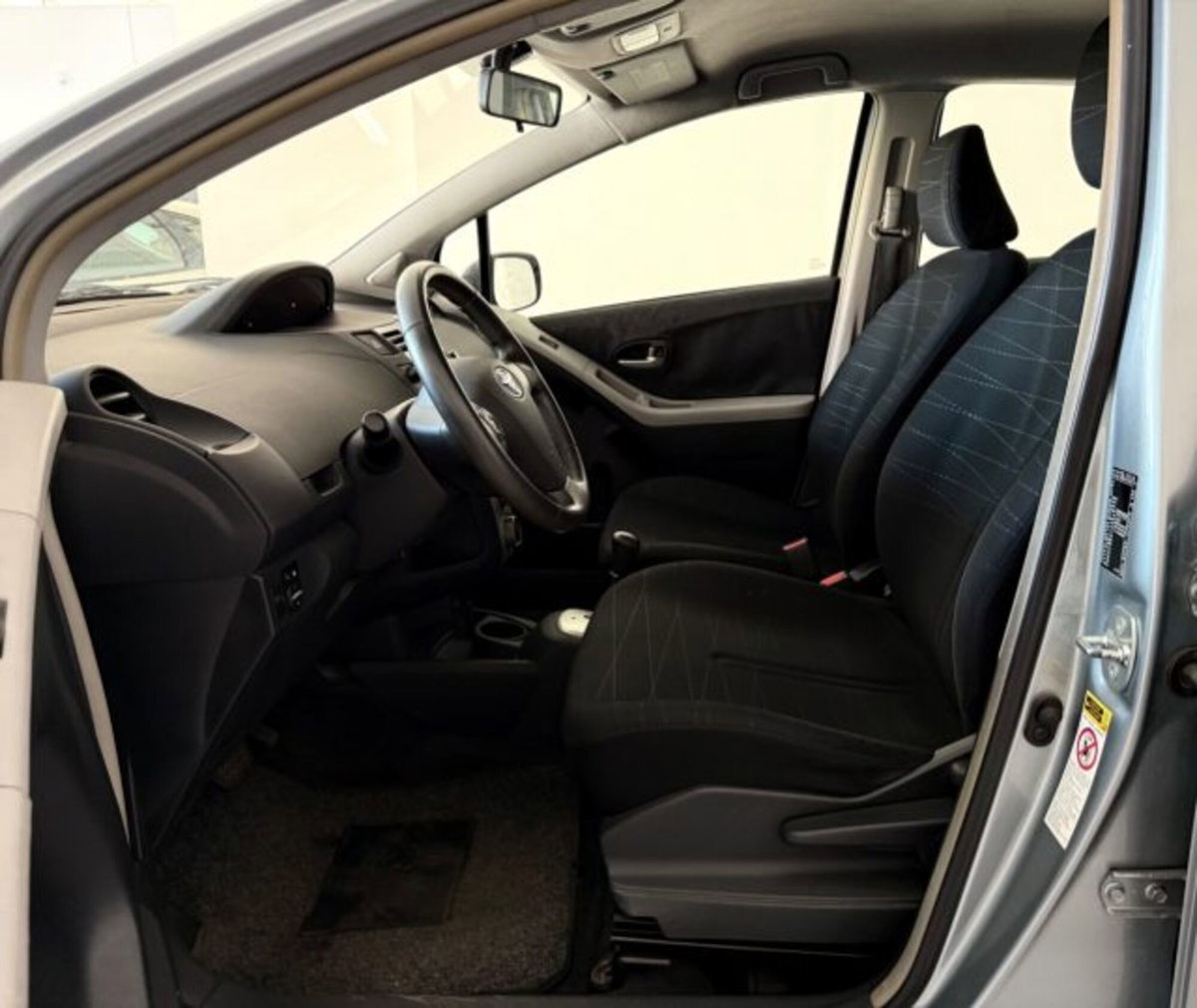 Toyota Yaris 1.3 5 porte M-MT Sol (16)