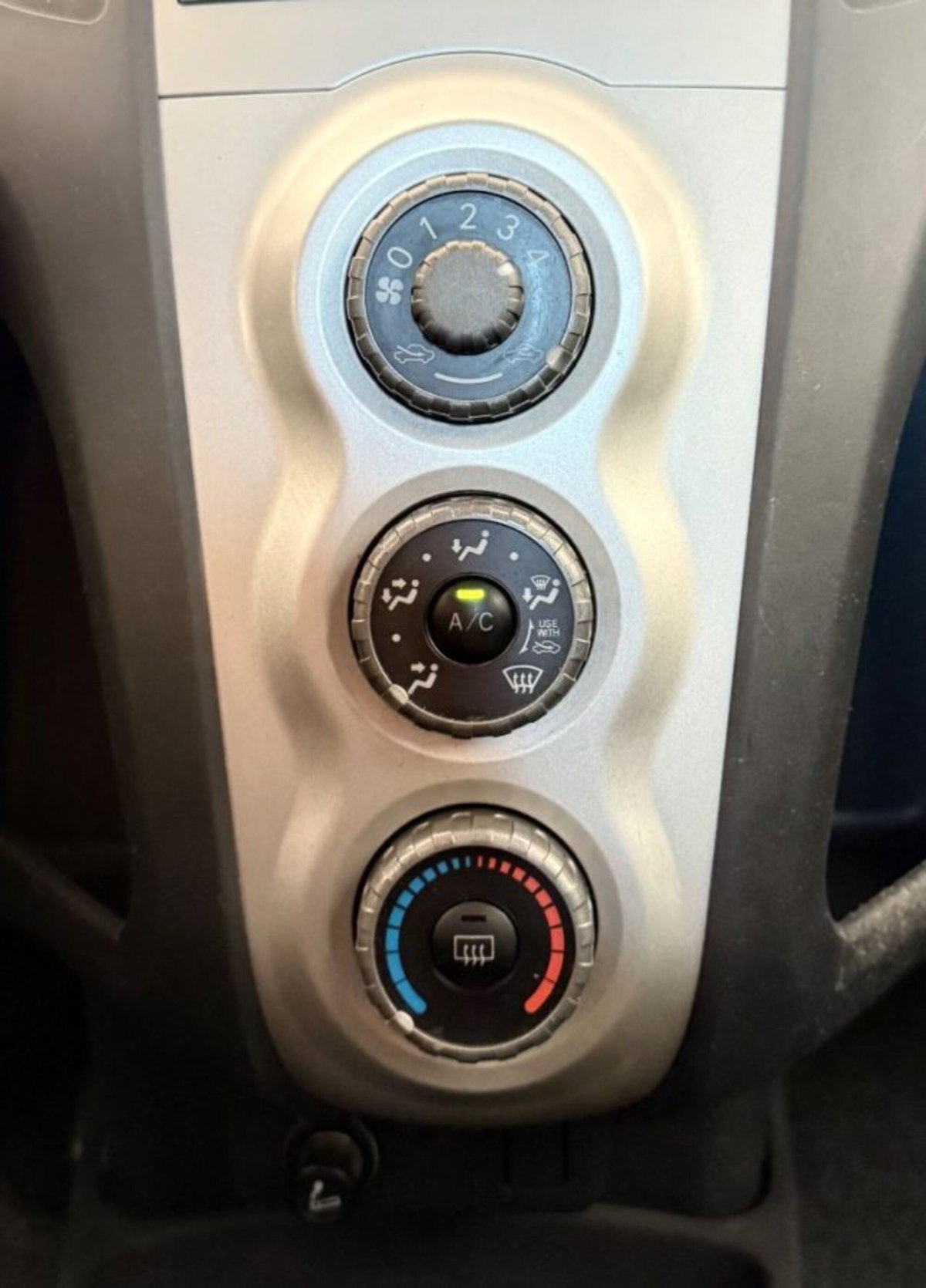 Toyota Yaris 1.3 5 porte M-MT Sol (20)