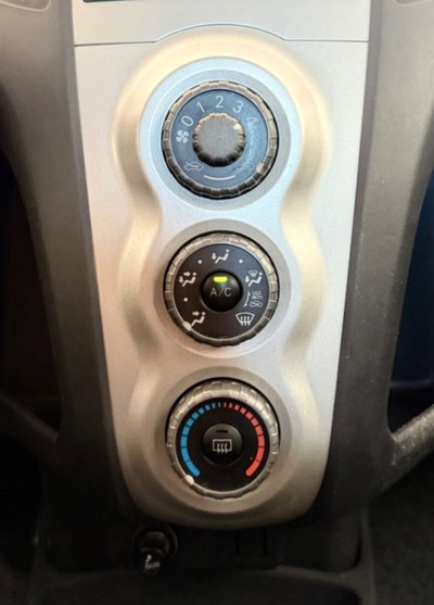Toyota Yaris 1.3 5 porte M-MT Sol (20)