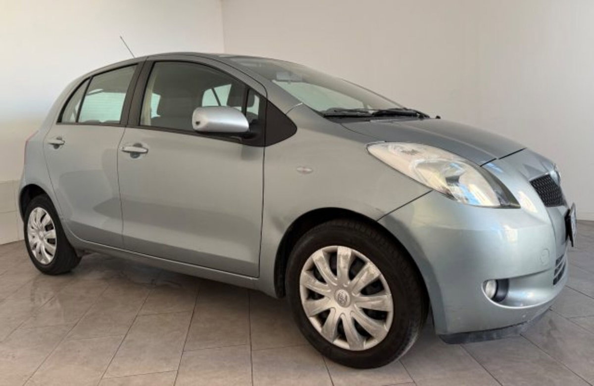 Toyota Yaris 1.3 5 porte M-MT Sol (3)