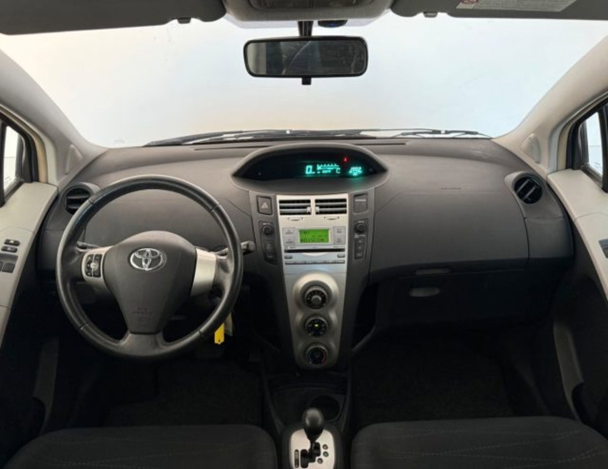 Toyota Yaris 1.3 5 porte M-MT Sol (9)