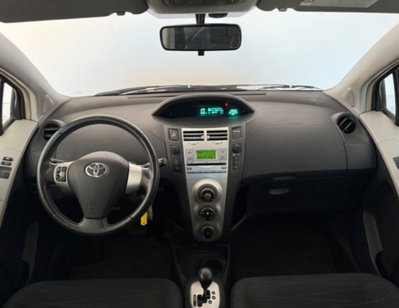 Toyota Yaris 1.3 5 porte M-MT Sol (9)