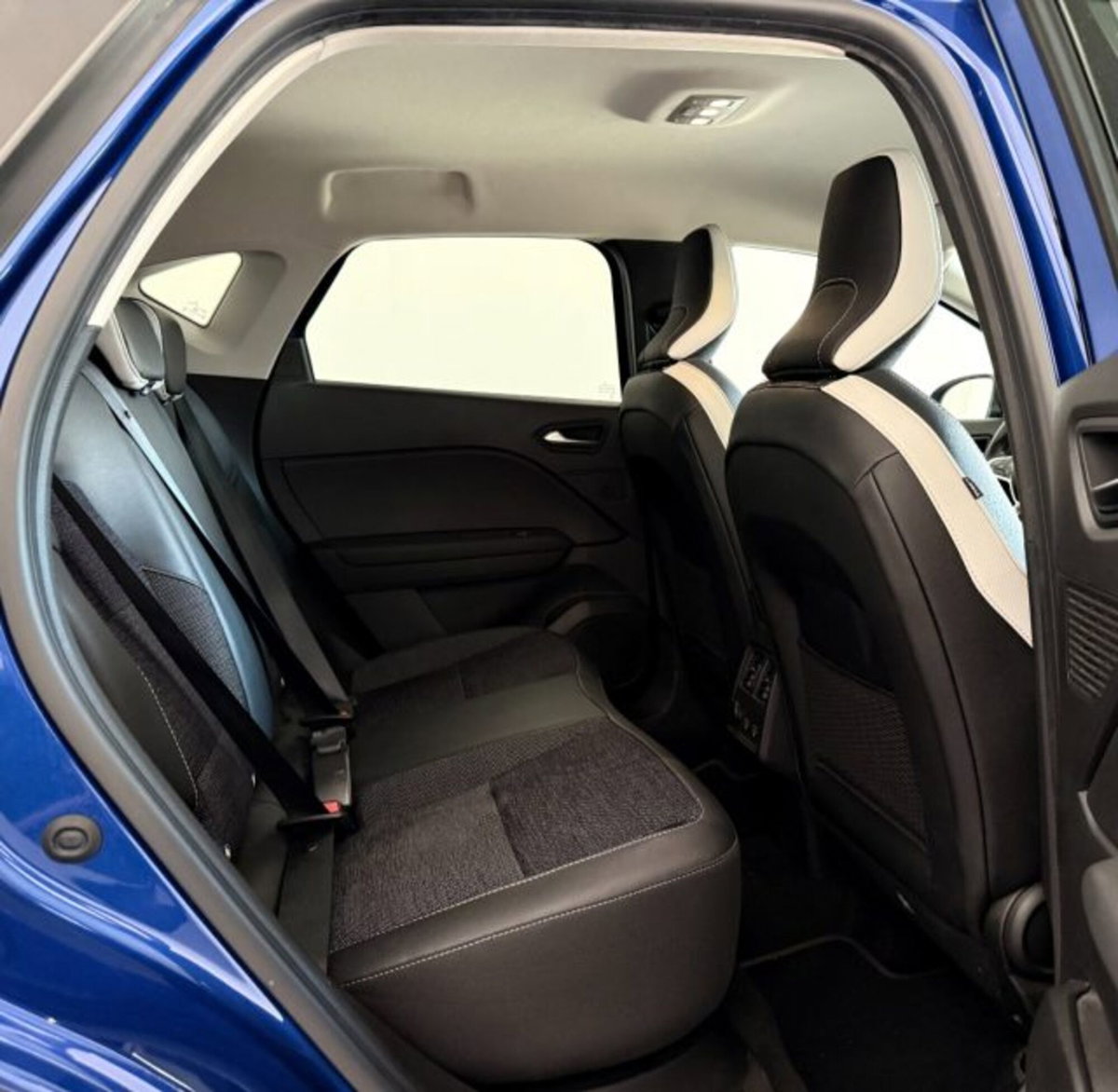 Renault Captur Full Hybrid E-Tech 145 CV Techno (19)