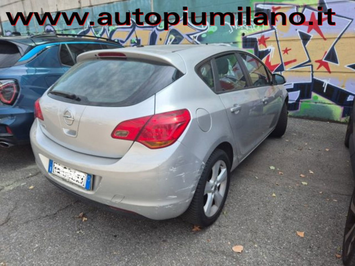 Opel Astra 1.4 100CV 5 porte Elective (2)