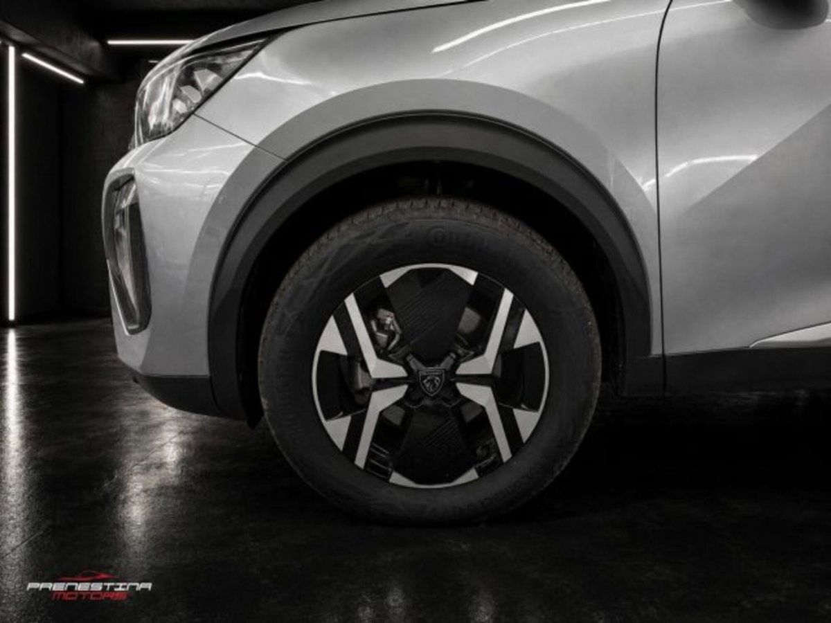 Peugeot 2008 motore elettrico 136 CV GT Pack (5)