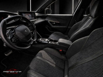 Peugeot 2008 motore elettrico 136 CV GT Pack (6)