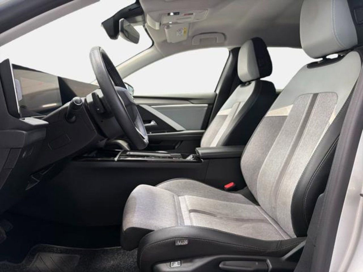 Opel Astra 1.5 Turbo Diesel 130 CV Elegance (12)