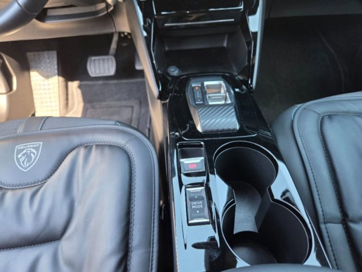 Peugeot 2008 BlueHDi 130 S&S EAT8 Allure Pack (12)