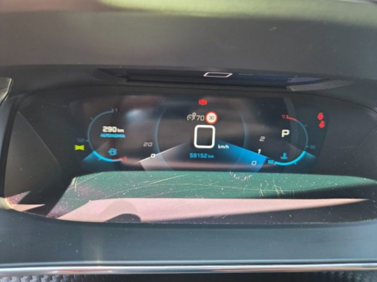 Peugeot 2008 BlueHDi 130 S&S EAT8 Allure Pack (15)