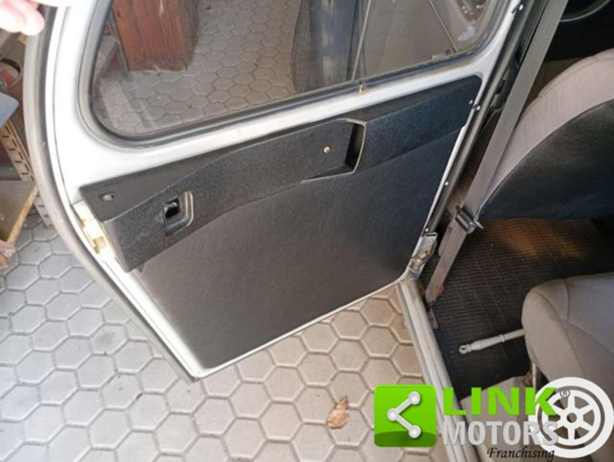 Citroen 2CV 6 Charleston (9)