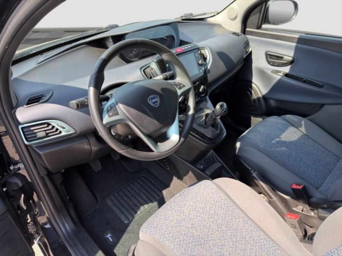 Lancia Ypsilon 1.0 FireFly 5 porte S&S Hybrid Gold Plus (9)