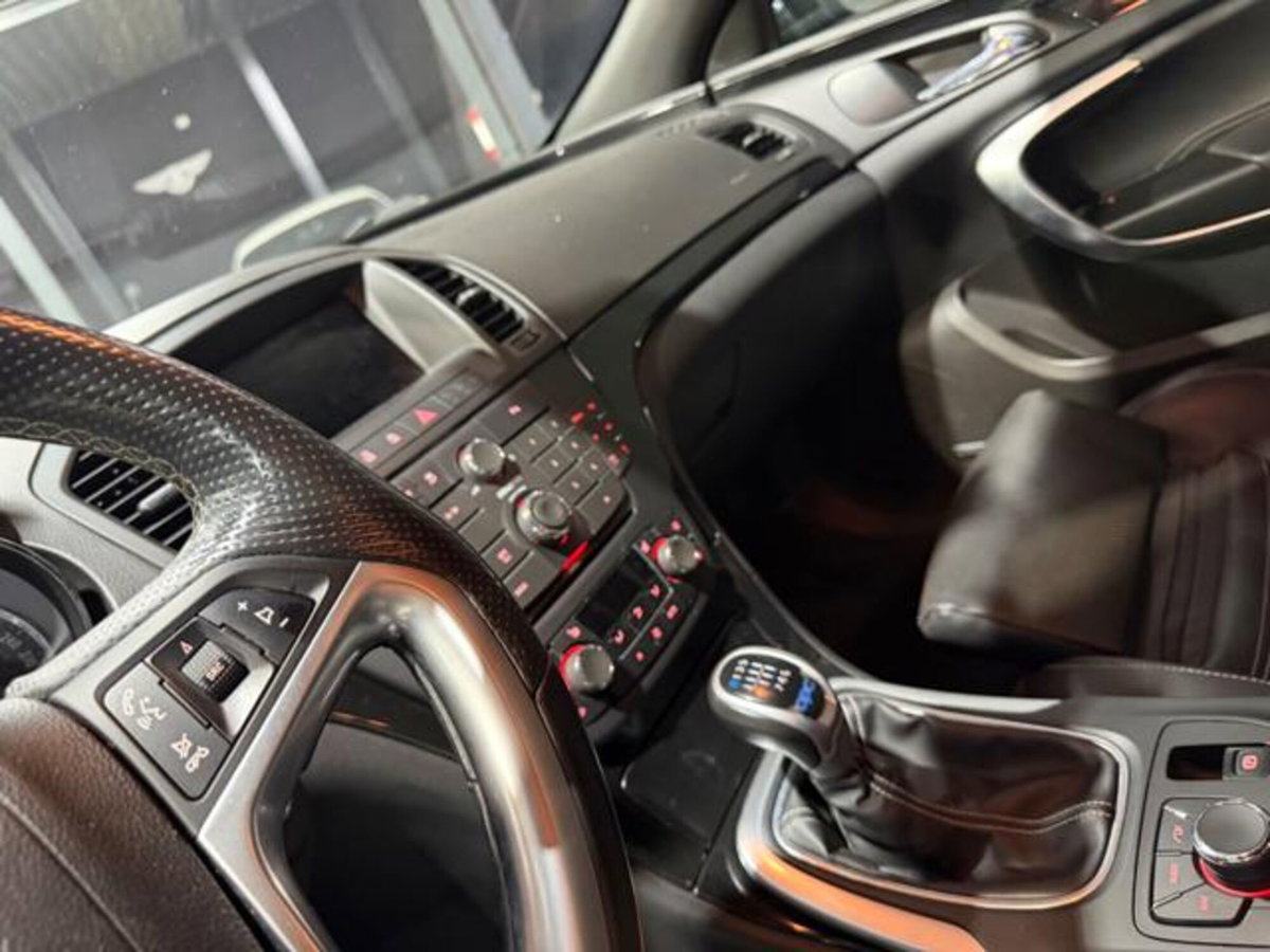 Opel Insignia Turbo 4x4 325CV 4 porte OPC (13)