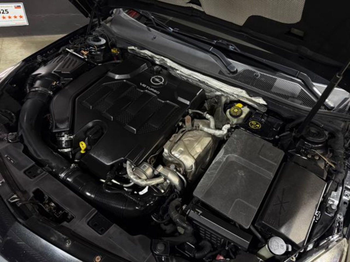Opel Insignia Turbo 4x4 325CV 4 porte OPC (14)