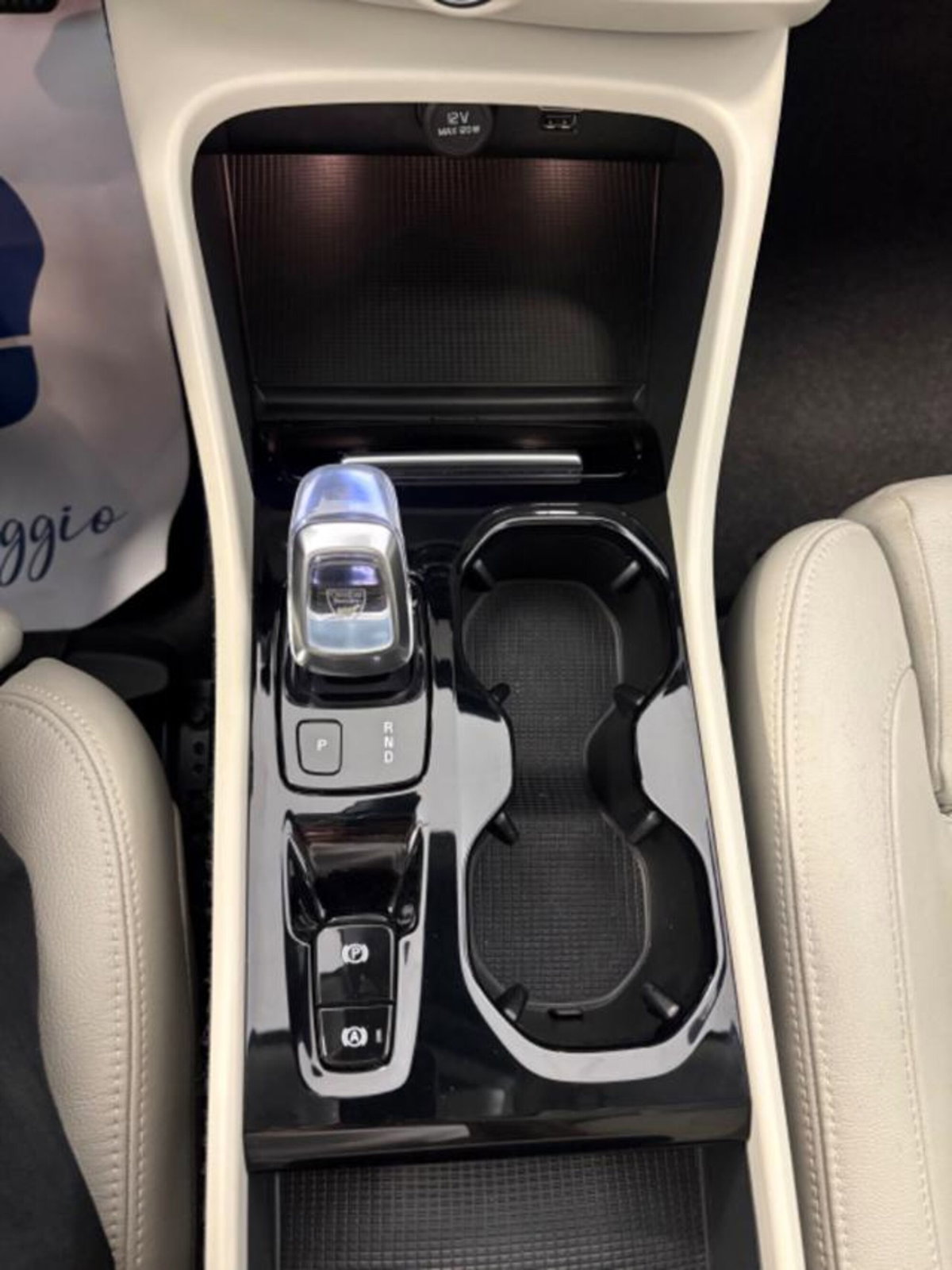 Volvo XC40 T4 Recharge Plug-in Hybrid Inscription (12)