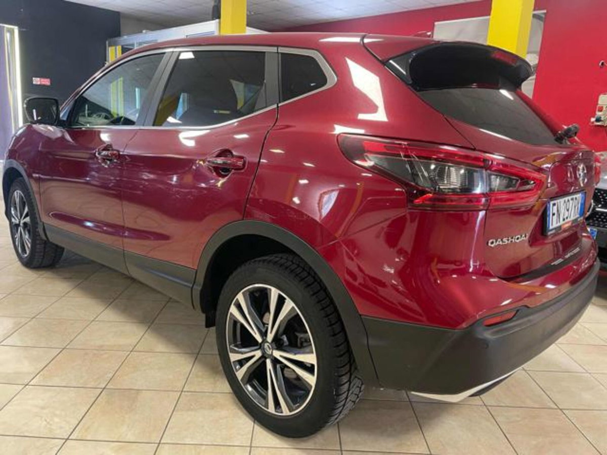 Nissan Qashqai 1.6 dCi X-Tronic 2WD Black Edition (2)