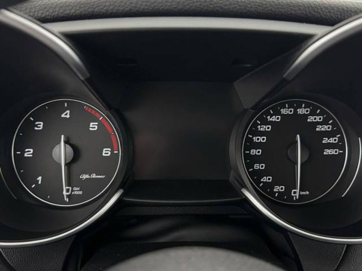 Alfa Romeo Giulia 2.2 Turbodiesel 180 CV AT8 Super (17)