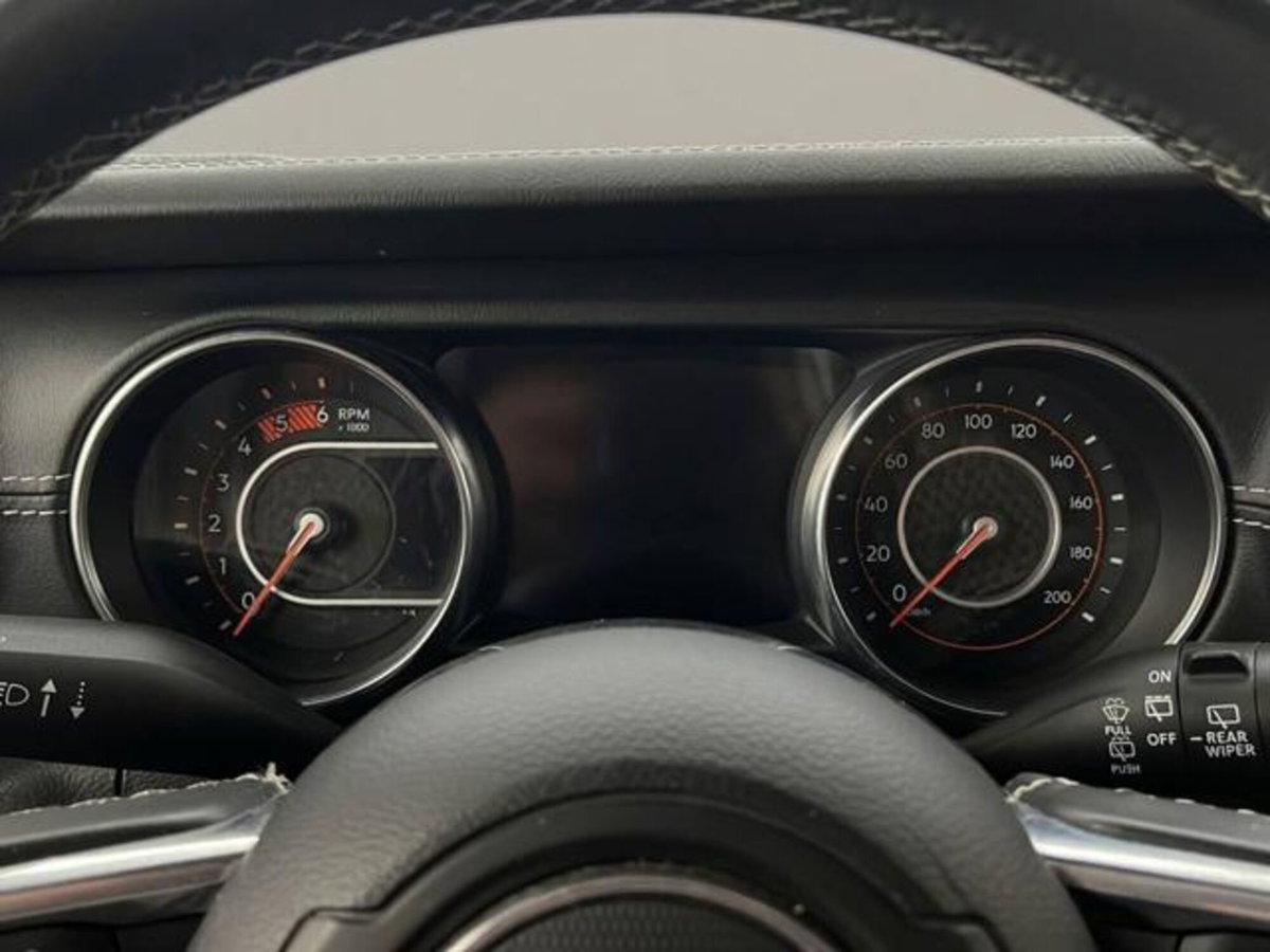Jeep Wrangler Unlimited 2.2 Mjt II Sahara (16)